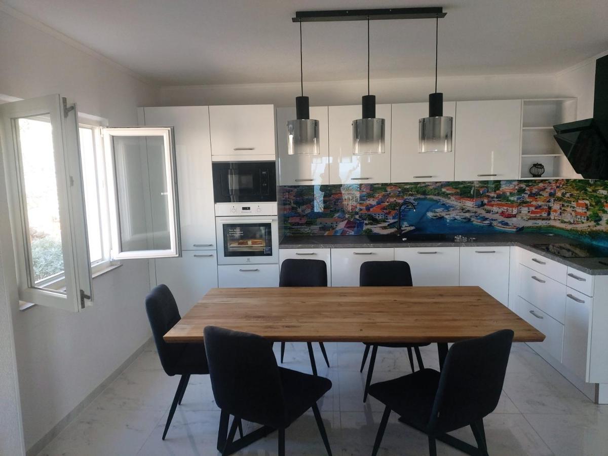 Apartment Franic Sucuraj Bagian luar foto