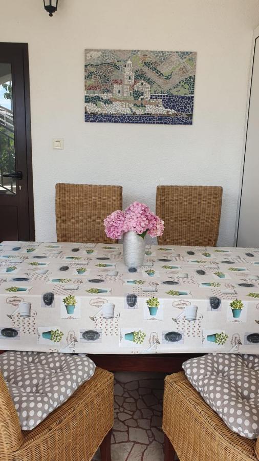 Apartment Franic Sucuraj Bagian luar foto