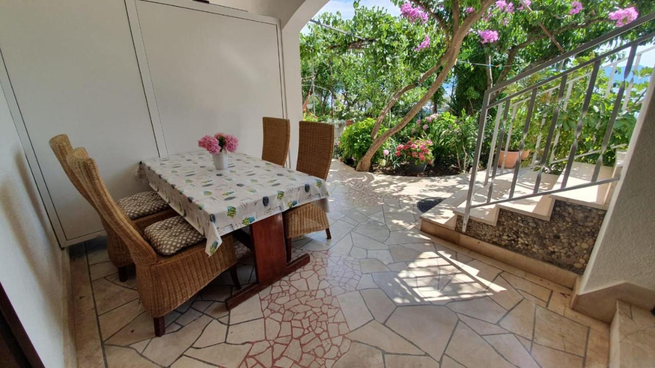 Apartment Franic Sucuraj Bagian luar foto