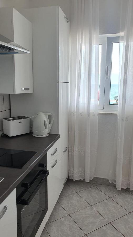 Apartment Franic Sucuraj Bagian luar foto