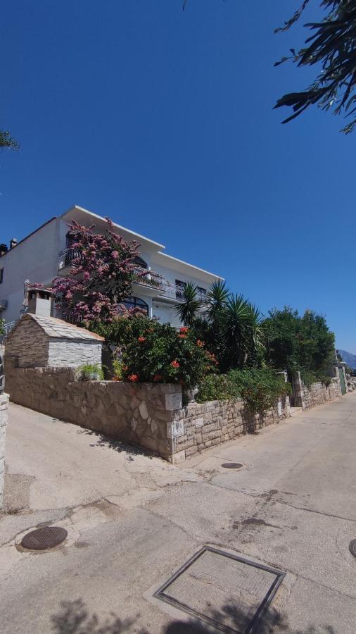 Apartment Franic Sucuraj Bagian luar foto