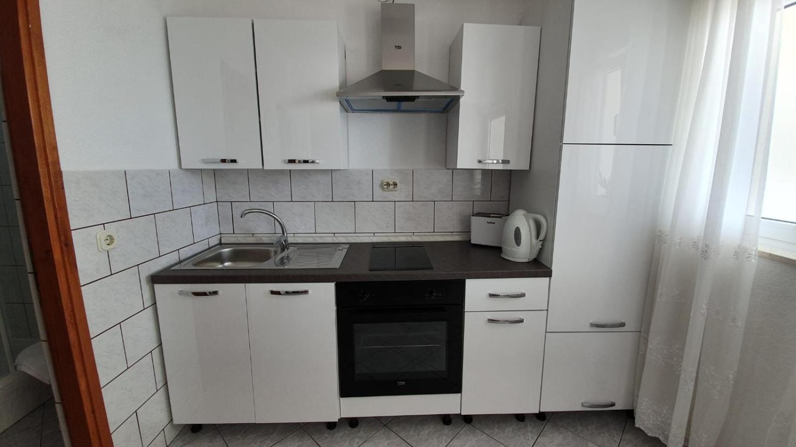 Apartment Franic Sucuraj Ruang foto