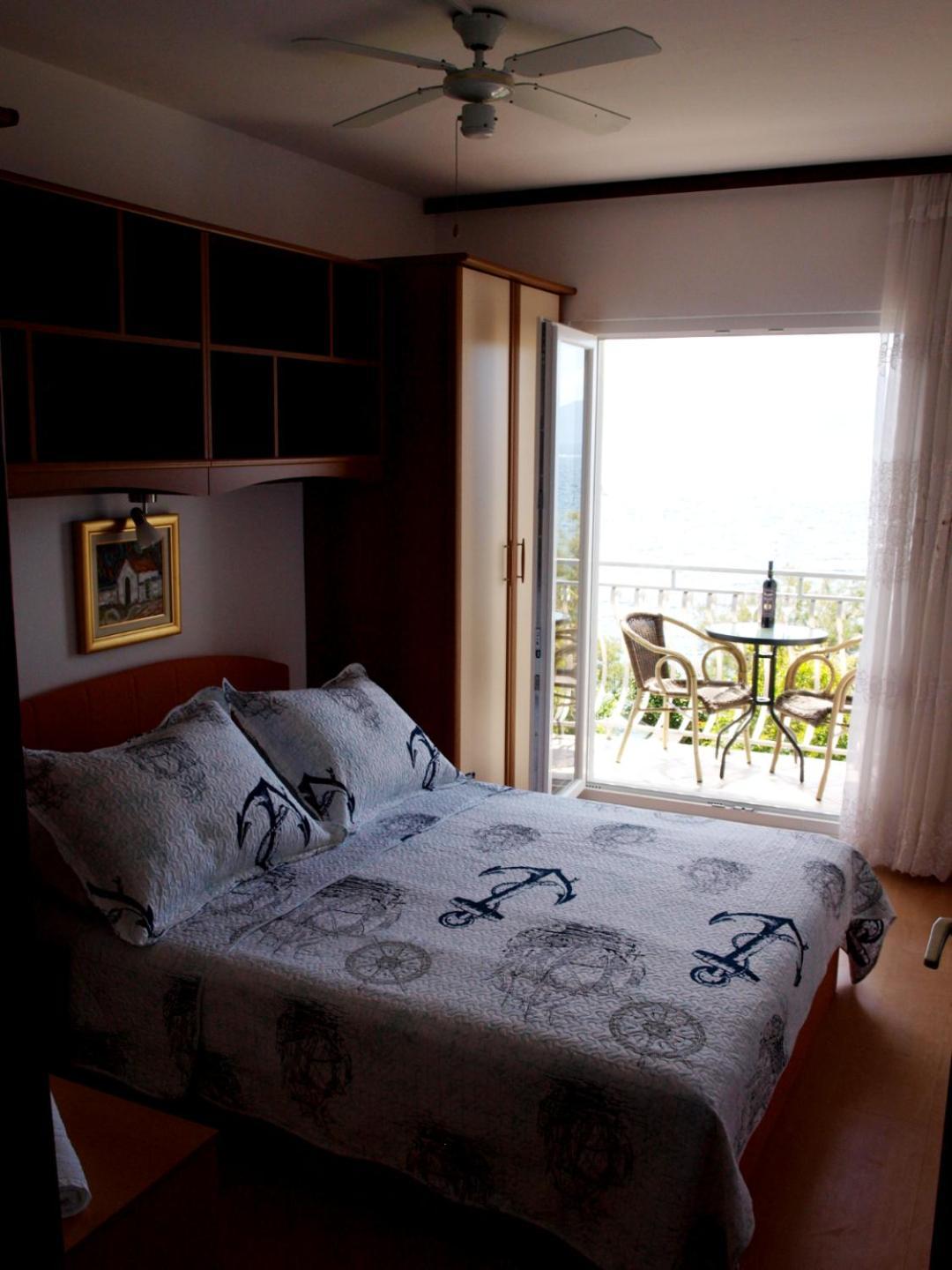 Apartment Franic Sucuraj Bagian luar foto