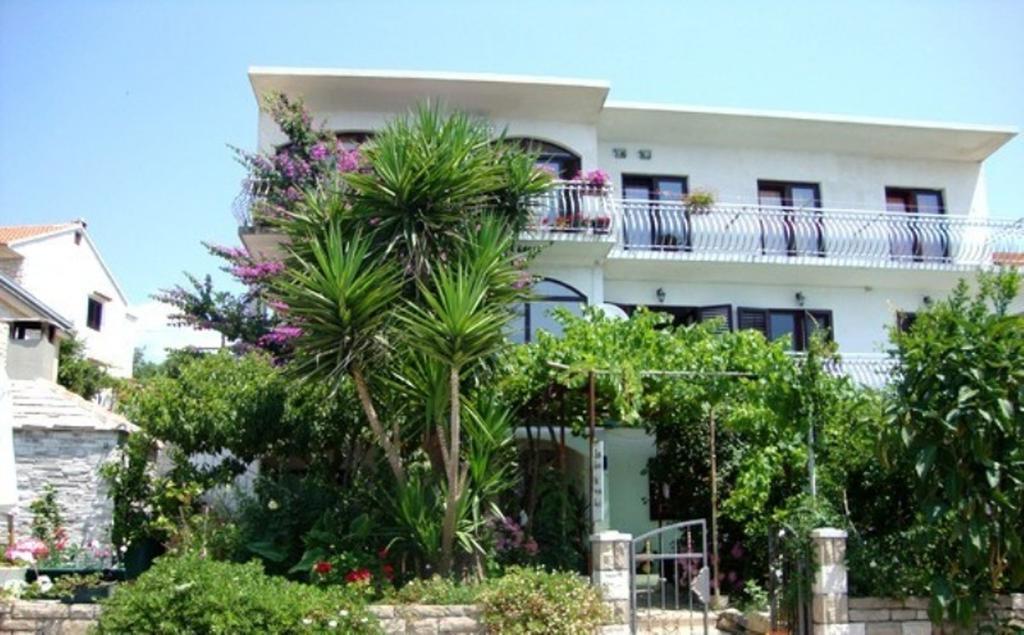 Apartment Franic Sucuraj Ruang foto